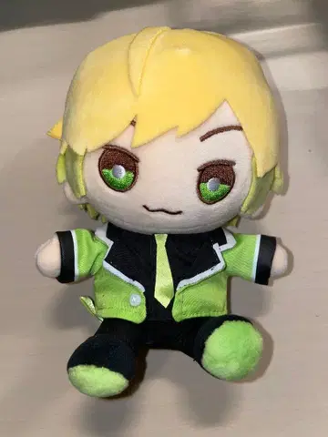 AMPTAK x COLORS 앉아 봉제 인형 쁘릿츠