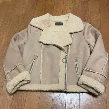 SpRay 베이지 무스탕 자켓