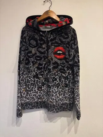 maxsix 맥스 식스 립 벨로아 레오파드 후드티 hyde