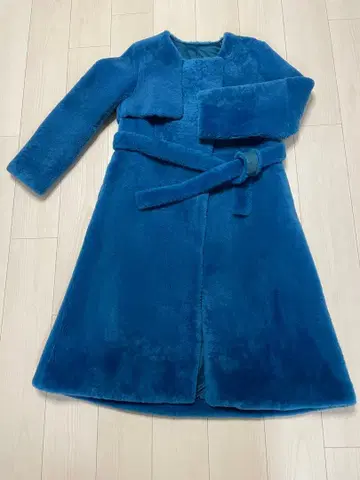 리얼 무스탕 롱 코트 로얄 블루