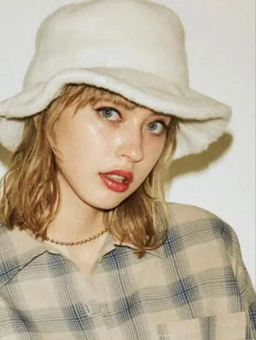 미사용 새상품 정가 6,600엔 jouetie 화이트 퍼 버킷 한국