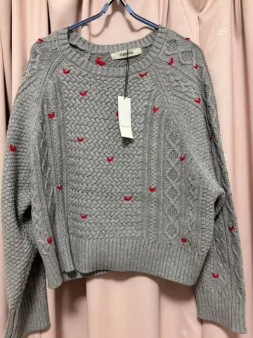 코코딜 하트 자수 케이블 니트