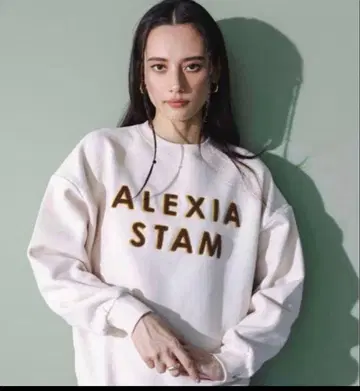 ALEXIA STAM 로고 자수 크루넥 맨투맨