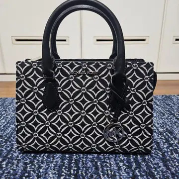 Michael Kors 로고 패턴 핸드백
