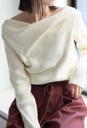 mystic 오프숄더 리브 니트 ( 아이보리 )
