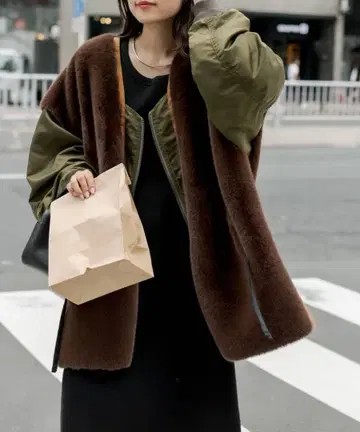 에신타 퍼 절개 자켓 브라운