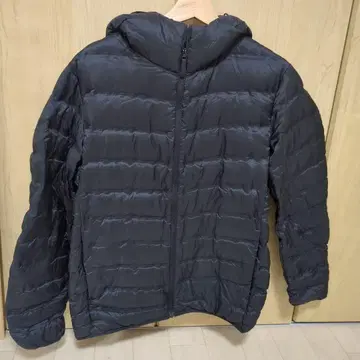 유니클로 울트라 라이트 다운 심리스 후드티