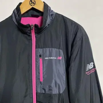 new balance 플리스 자켓 블랙/핑크 M 사이즈