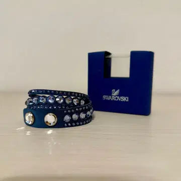 [ 미사용 새상품 ] Swarovski 스웨이드 다크 블루 랩 팔찌