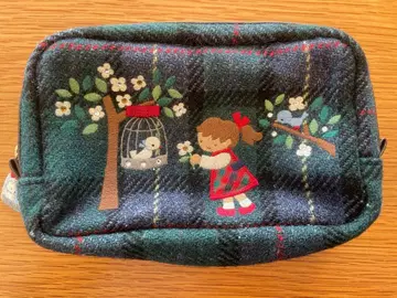 체스티 패밀리아 콜라보 파우치