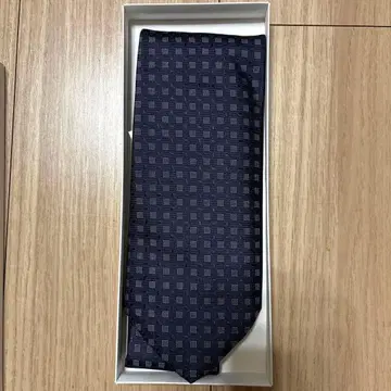 Giorgio Armani 넥타이 네이비 새상품 상자 흠집 있음