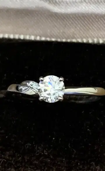 플라티나 싱글 볼 다이아몬드 반지 0.38ct