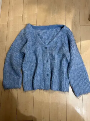프린지 달린 블루 니트 가디건