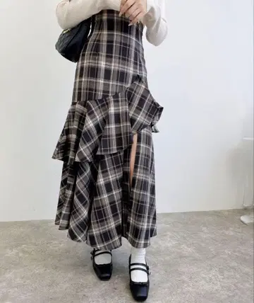 시착만 한 INGNI 체크 무늬 백 레이스업 스커트