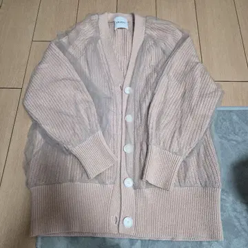 CEaRET 베이지 튤 가디건