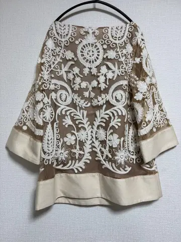 자수 오분 소매 셔츠 베이지