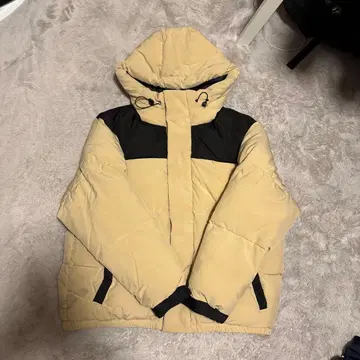 후드 부착 다운 자켓 베이지 x 블랙