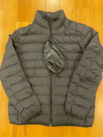 유니클로 울트라 라이트 다운 자켓 남성용 사이즈 XL 블랙