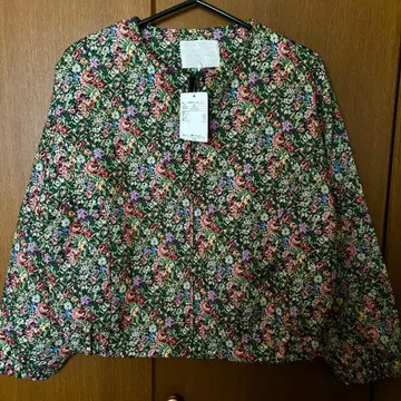 새상품 꽃무늬 고블랑 직조 긴팔 아우터