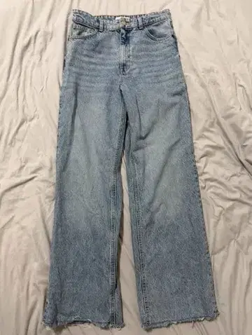 라이트 블루 스트레이트 데님 프린지 밑단