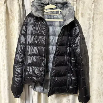 TATRAS 블랙 후드 부착 다운 자켓