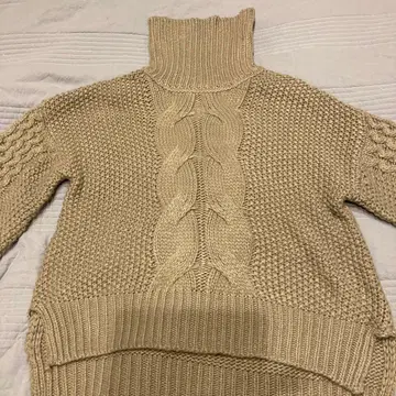 케이블 짜임 터틀넥 니트