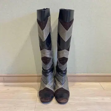 캐샤렐 지오메트릭 패턴 롱 부츠