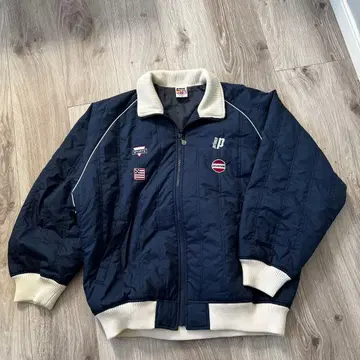 네이비 나일론 자켓 카라 부착