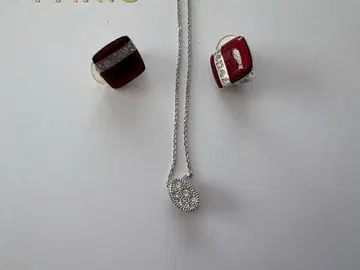 빨간색과 실버 목걸이 세트