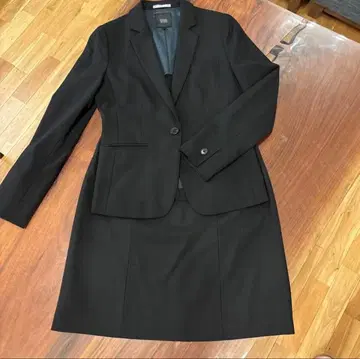 VIVI 정장 스커트 셋업 블랙x섀도우 스트라이프