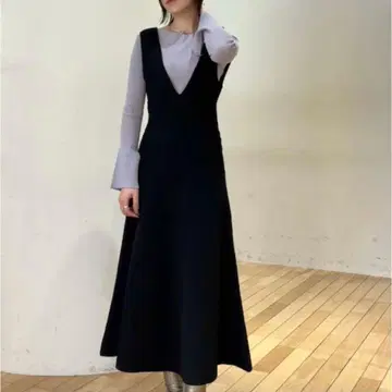 러그나문 오버롤 스커트 폼라인 니트 오버롤 스커트