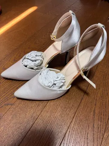 새상품 실버 스틸레토 하이힐