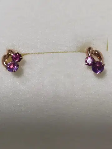 k10 각인 있음 새상품 핑크 보라색 스톤 트위스트 비대칭 디자인 귀걸이