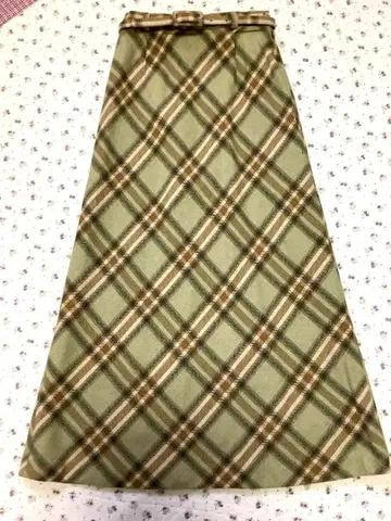 올겨울 1번 트렌드! 체크 무늬 A라인 롱 스커트