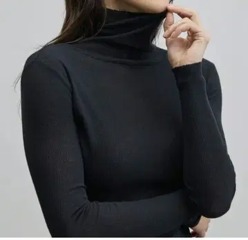 [택 포함 새상품] SOEJU 캐시미어 혼방 터틀넥 티셔츠 블랙