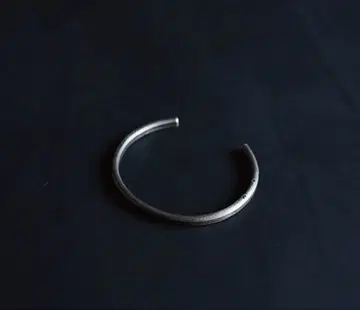 PRY GROUND 프라이 슈우 ROD BANGLE