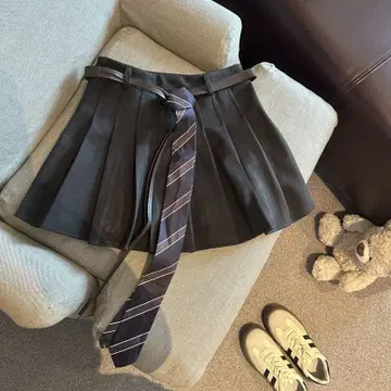 블랙 플리츠 미니 스커트 리본 벨트 포함