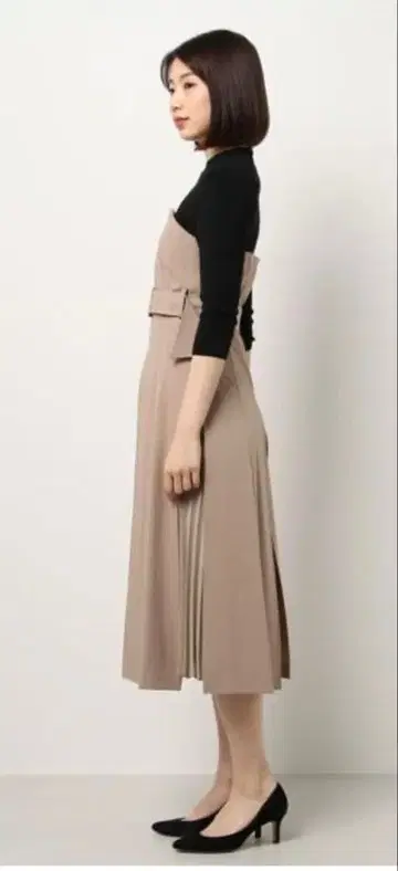 베이지와 블랙의 긴팔 롱 원피스