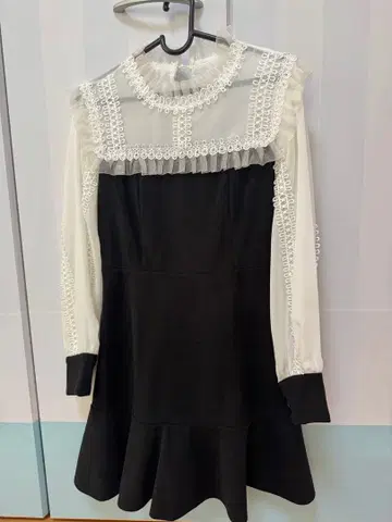 BUBBLES 레이스 절개 긴팔 원피스 블랙 x 화이트 지뢰계 양산형