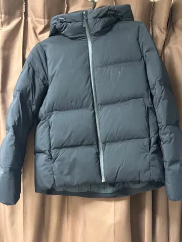 유니클로 심리스 다운 자켓 여성용 M