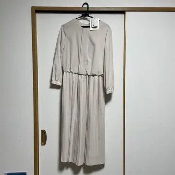 베이지 플리츠 스커트 원피스