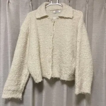 화이트 복슬복슬 니트