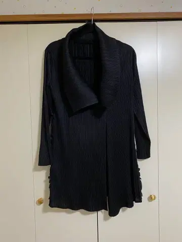 블랙 플리츠 가디건