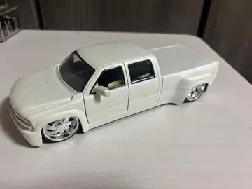 DUB CITY 1/24 Dually 픽업트럭 화이트