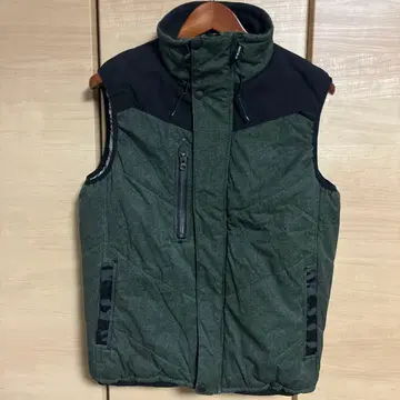 워크맨 올리브 그린 다운 베스트 후드 부착 뒷면 알루미늄 FIELD