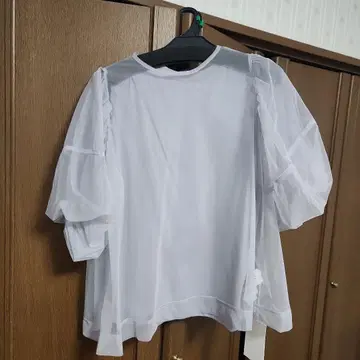 Mila Owen 시어 반팔 상의