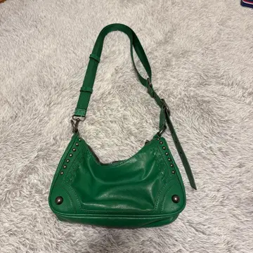 ZARA 그린 스터드 장식 숄더백