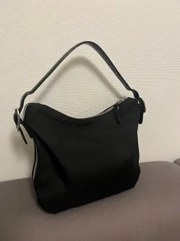 TOUT Y EST 카노토와루 스몰 블랙