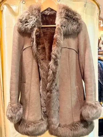 Lucy 베이지 무스탕 코트 퍼 포함