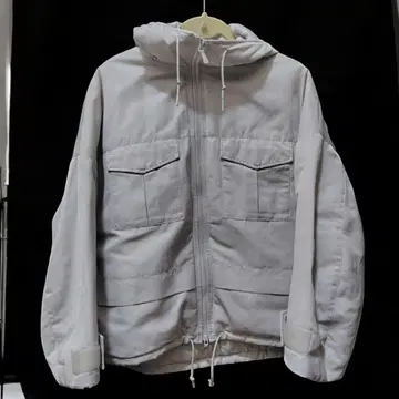 유니클로 화이트 마운티니어링 하이브리드 다운 오버사이즈 후드티